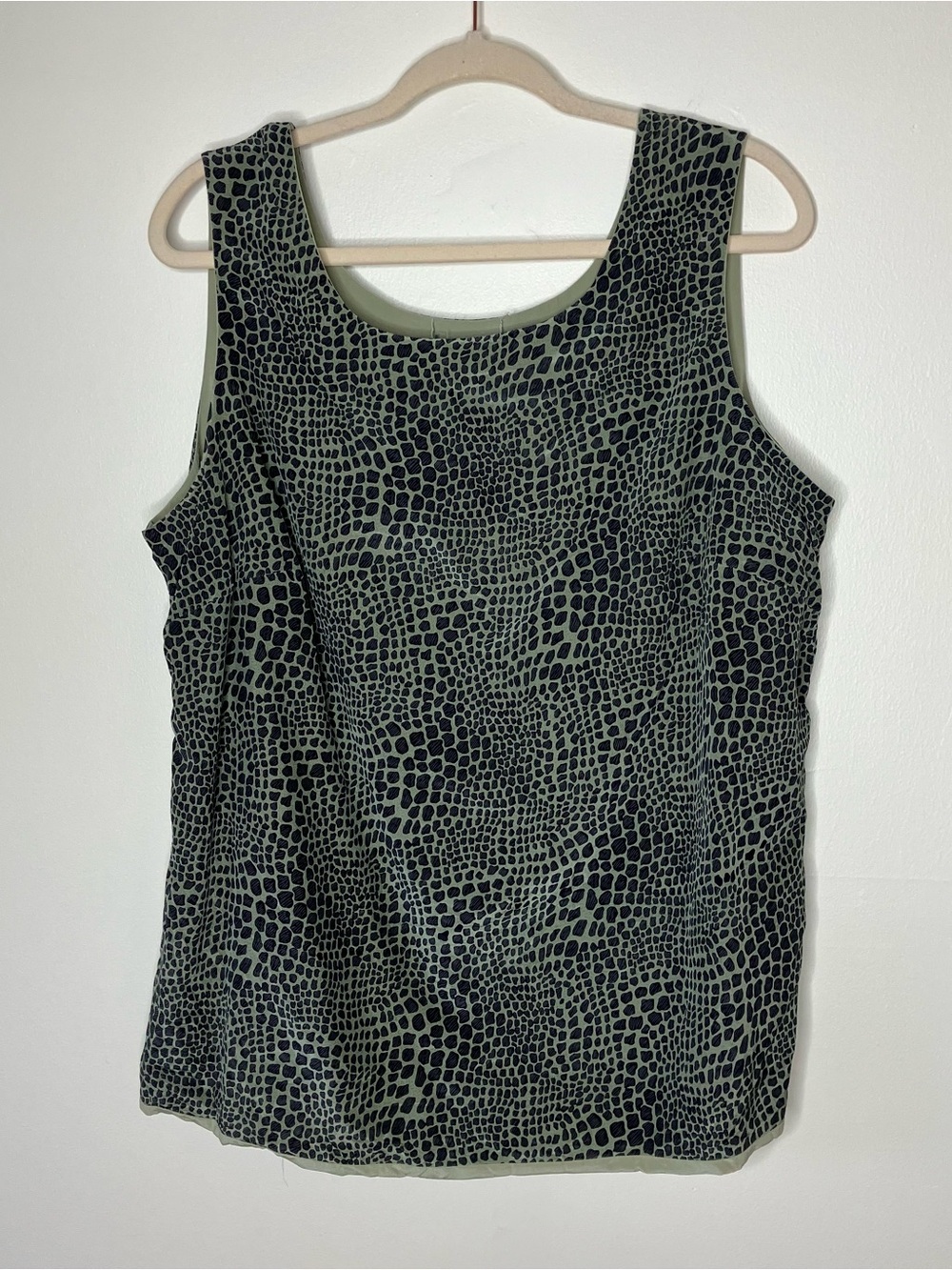 August Max Women 100% silk reversible sleeveless blouse 16W